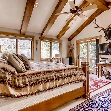 Epic Lake And Mountain Views From This Private Home! Home